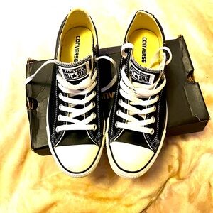Leather Converse woman’s size 9